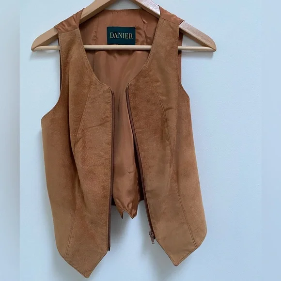 Danier Cognac Suede Zip-Front Vest - Picture 9 of 11
